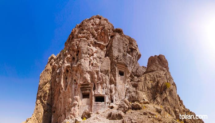 Kermanshah- Essaqwand Tombs (toiran.com)
