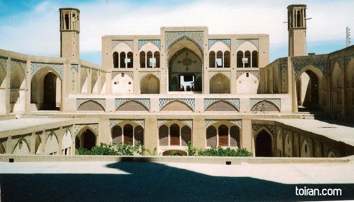  Kashan- Aqa Bozorg Mosque  (toiran.com)

