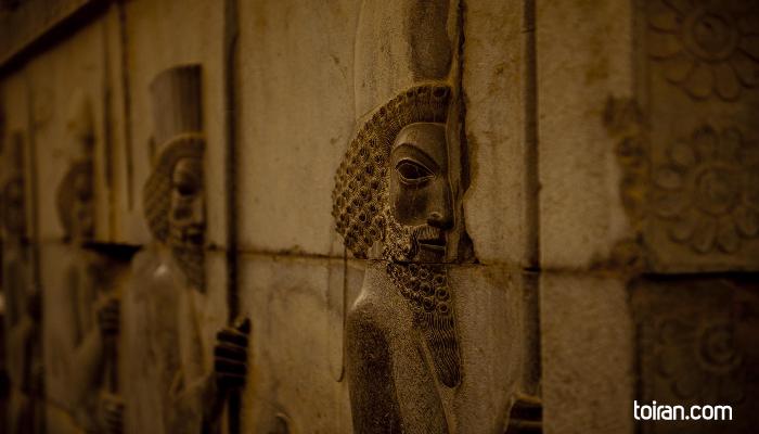  Shiraz-Persepolis
(toiran.com)


 