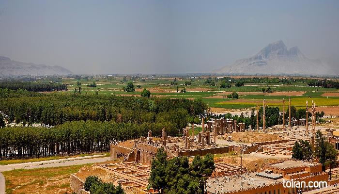 Shiraz-Persepolis
(toiran.com)

 