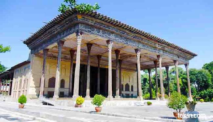 Isfahan- Chehel Sotoun (toiran.com)
