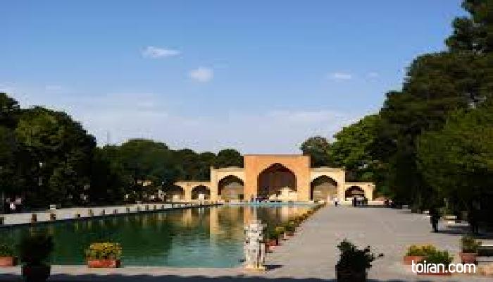 Isfahan- Chehel Sotoun (toiran.com)
