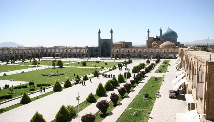 Isfahan- Naqsh-e Jahan Square (toiran.com)
