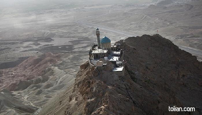 Qom- Khidr Nabi Mountain  (toiran.com)
