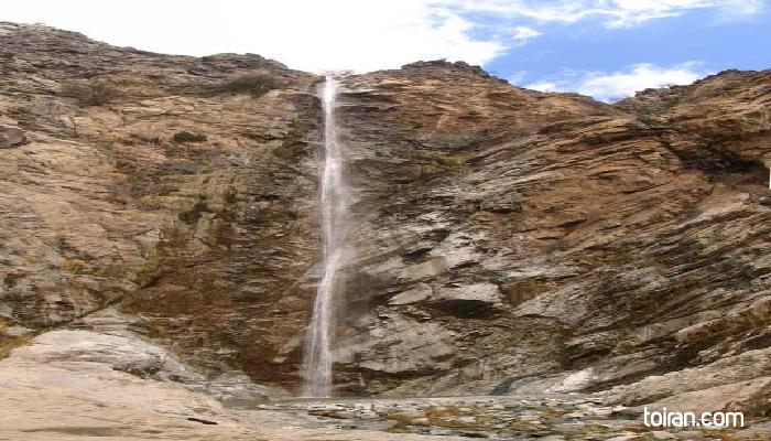  Jiroft- Sarankouh Waterfall (toiran.com)
