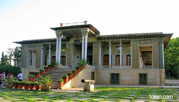 Shiraz- Afif
 Abad
 Garden
 (toiran.com)


 