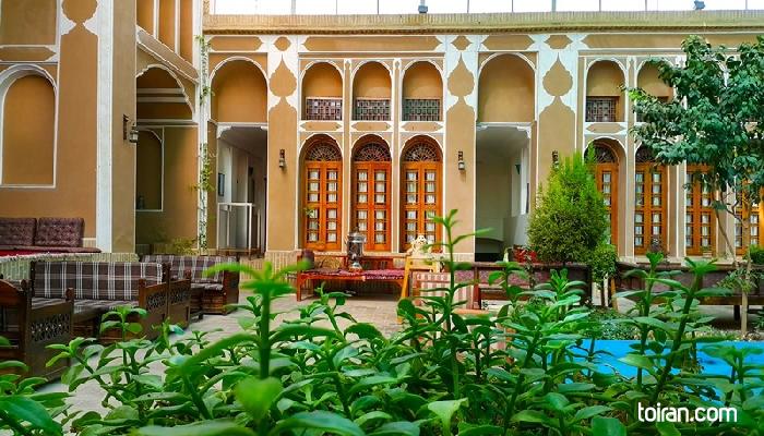   Yazd- Mozaffar Garden (toiran.com)
