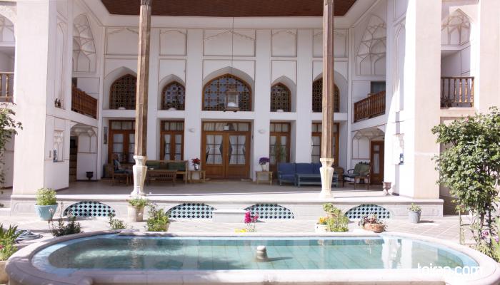 Isfahan- Bekhradi House (toiran.com)

